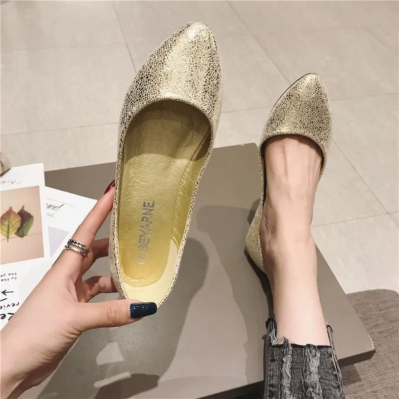 Туфли женские с заостренным носом классические удобные треснувшие ботинки