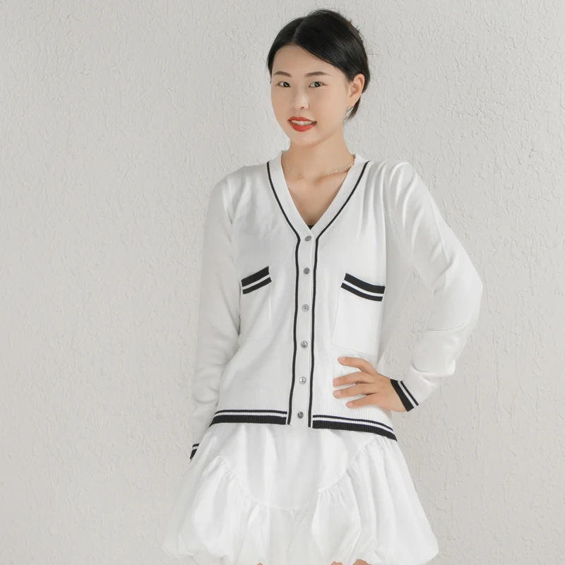 Женский укороченный кардиган на пуговицах