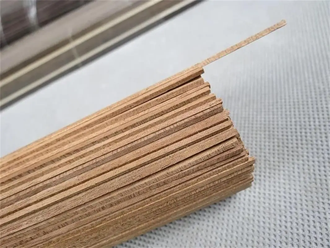 

40STRIP guitar LUTHIER FIGURED PURFLING C-18,Measures1.5mm x 1.5mm thick and 810mm long