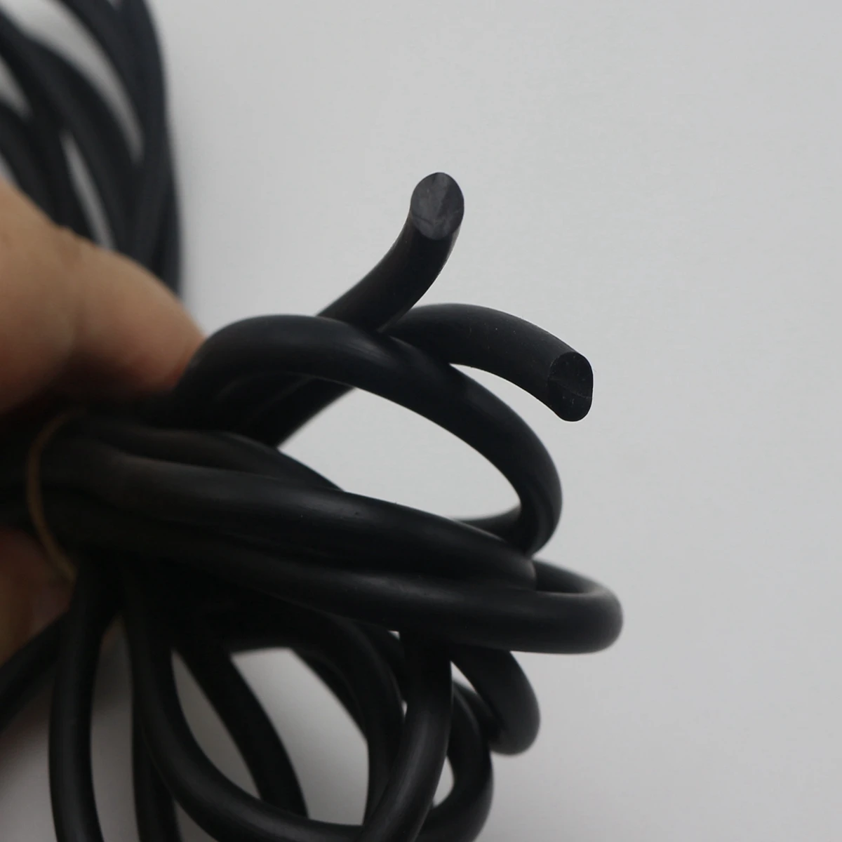 Резиновый шнур для бижутерии Finding4show SR01-4 черный 5 мм метров