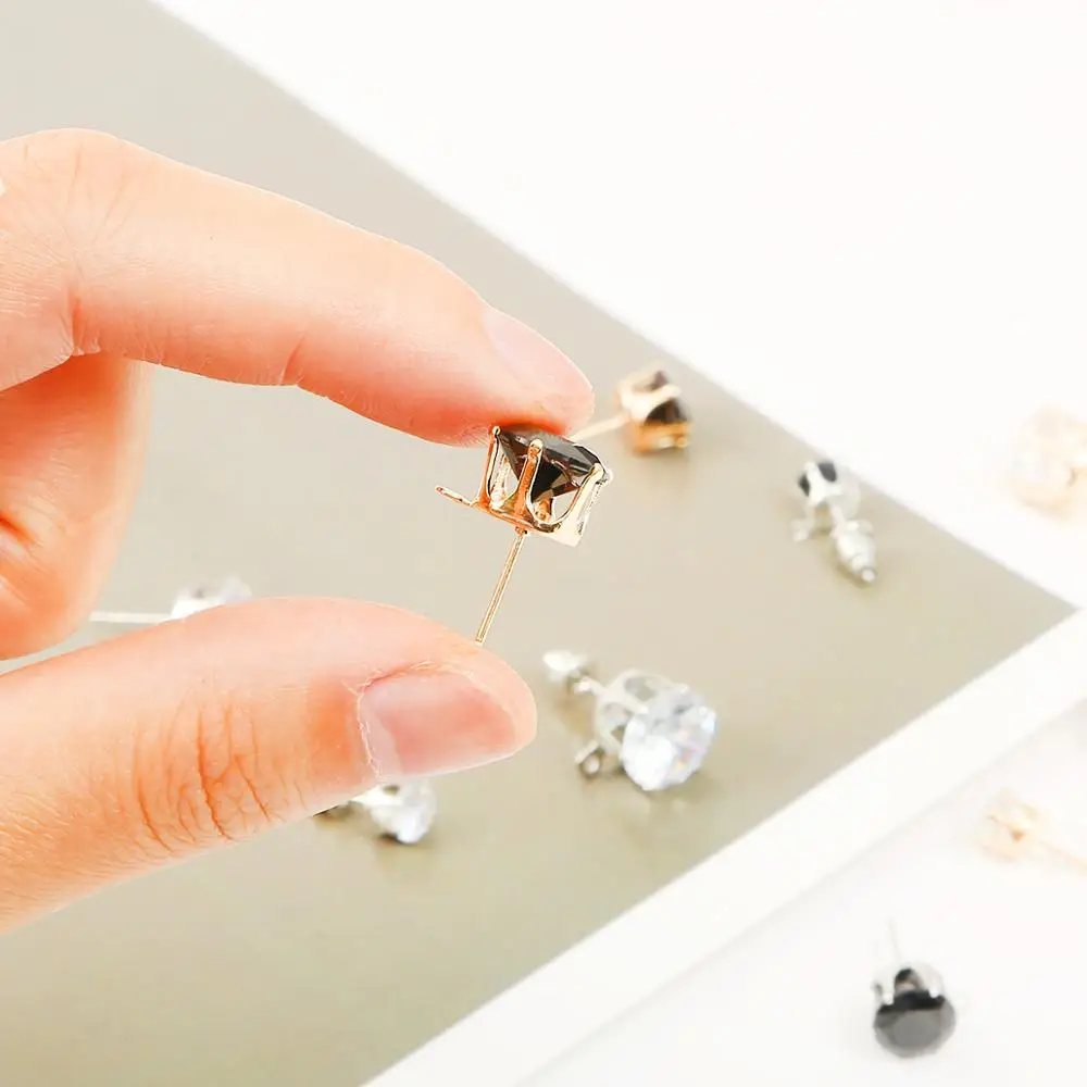 Серьги-гвоздики женские с фианитами сережки отверстием без затычек для ушей