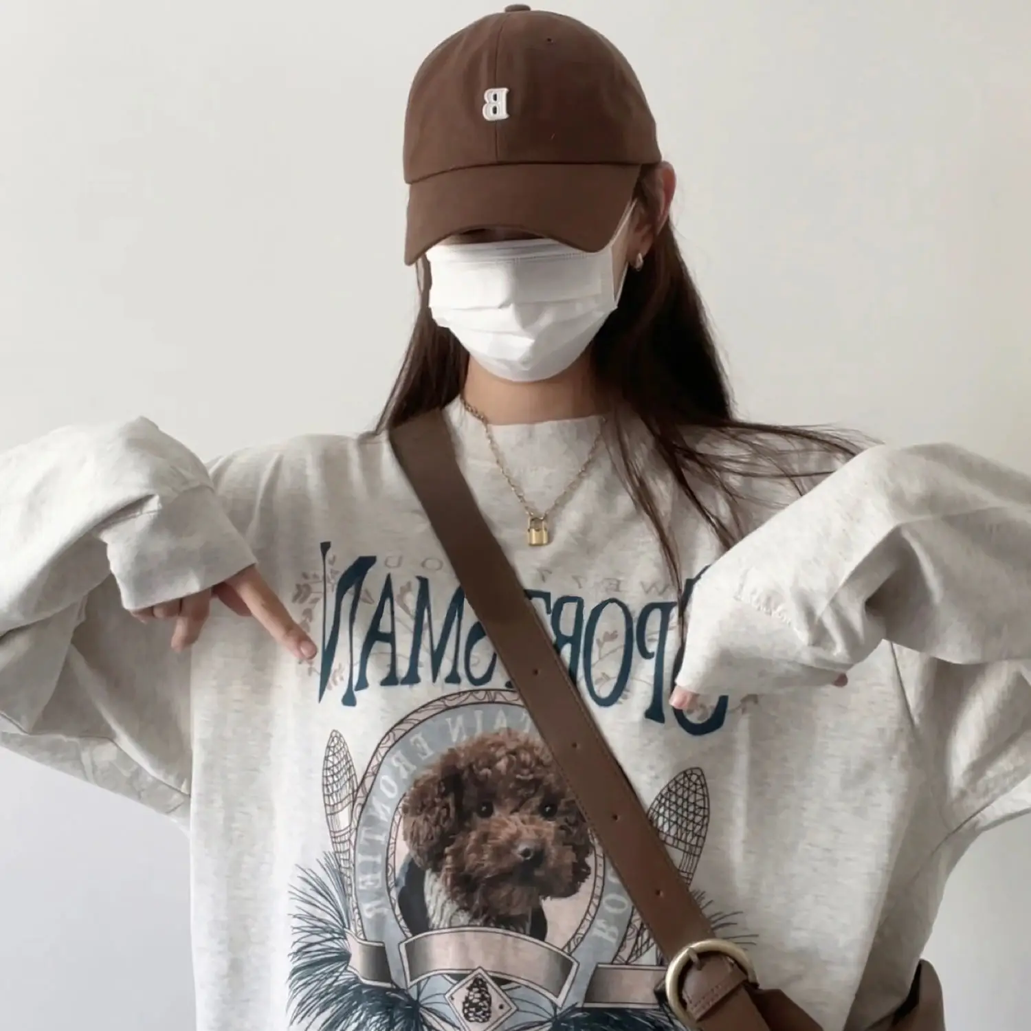 

2021 Autumn New Retro Ins Fashion Brand Printing Design Loose round Neck Sweater for Women