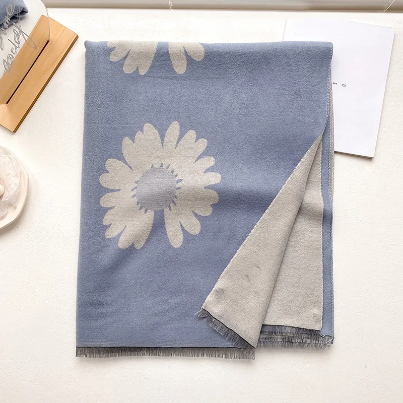 

2020 Korean version of small daisy flowers new cashmere women's scarf winter thickened double-sided warmth with a windbreak Cape