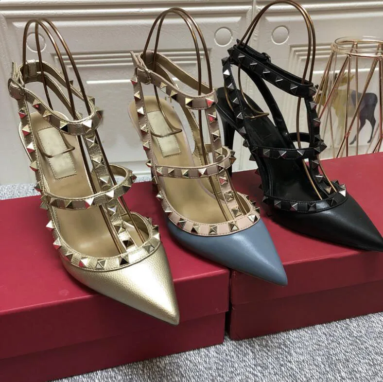 

Женские босоножки на высоком каблуке 10 см, с V-образным вырезом и заклепками