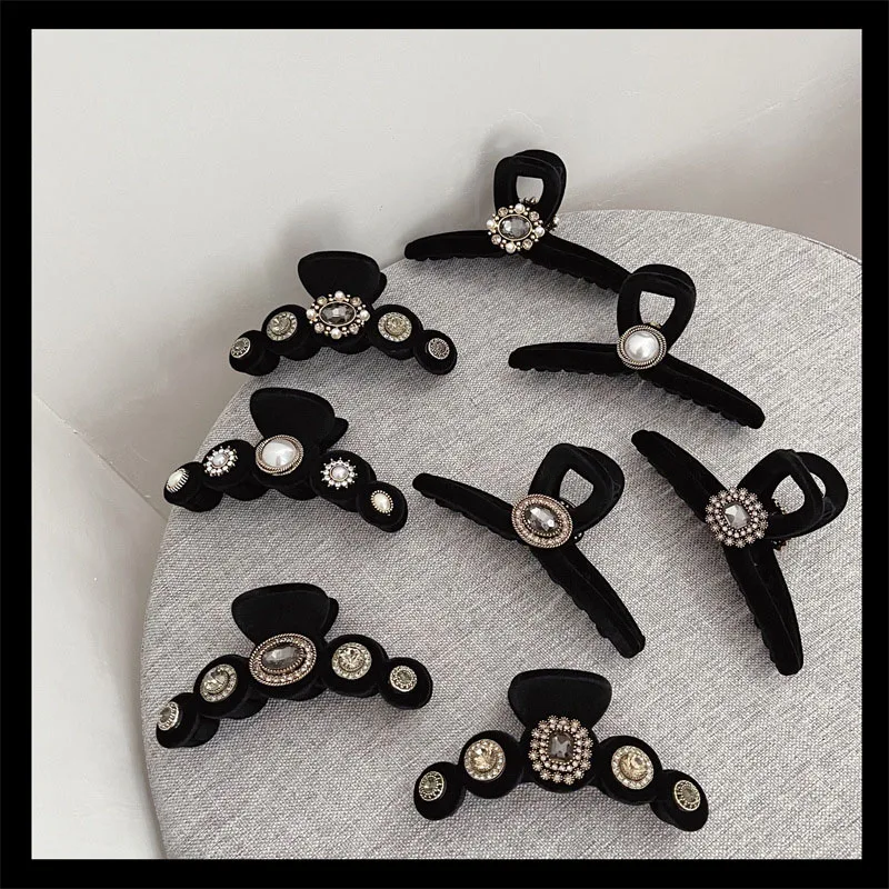 

Baroque Retro Black Velvet Temperament Women Hair Claw Shine Gem Rhinestone Pearl Lady Elegant Hair Clip Hairwear Hair Accessory