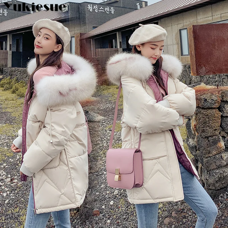 Женская бархатная парка с капюшоном и меховым воротником на осень/зиму