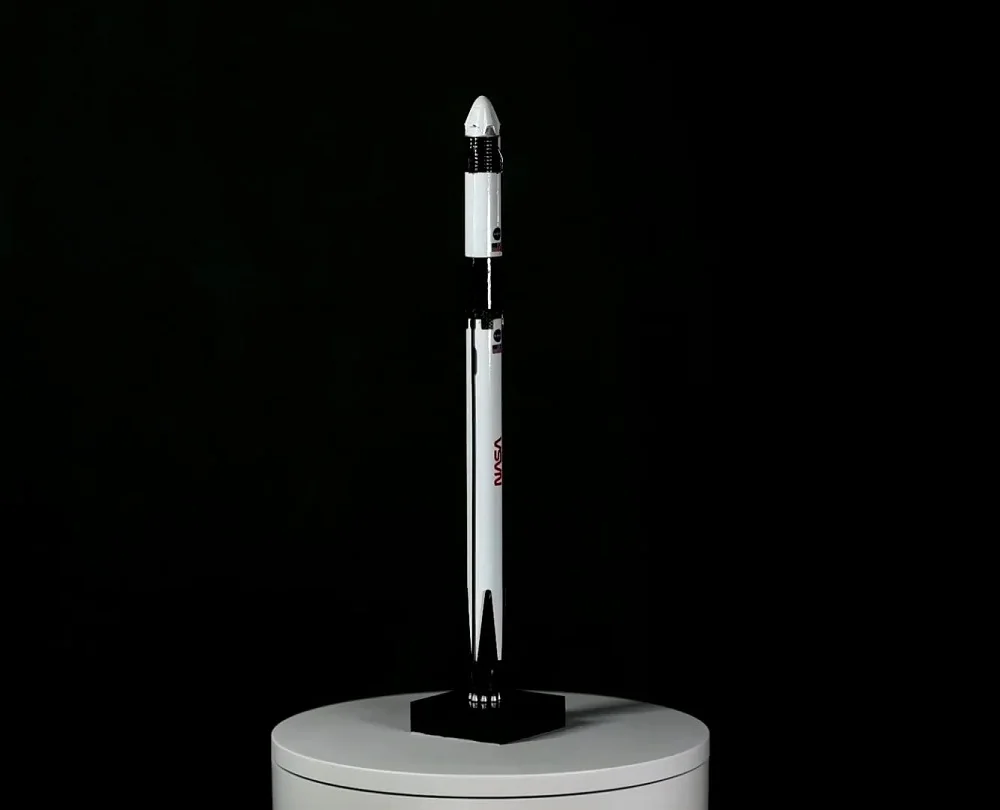 

SpaceX Model Falcon 9 Crew Dragon Spacecraft Rocket Exquisite Simulation Model Toy Desktop Decoration