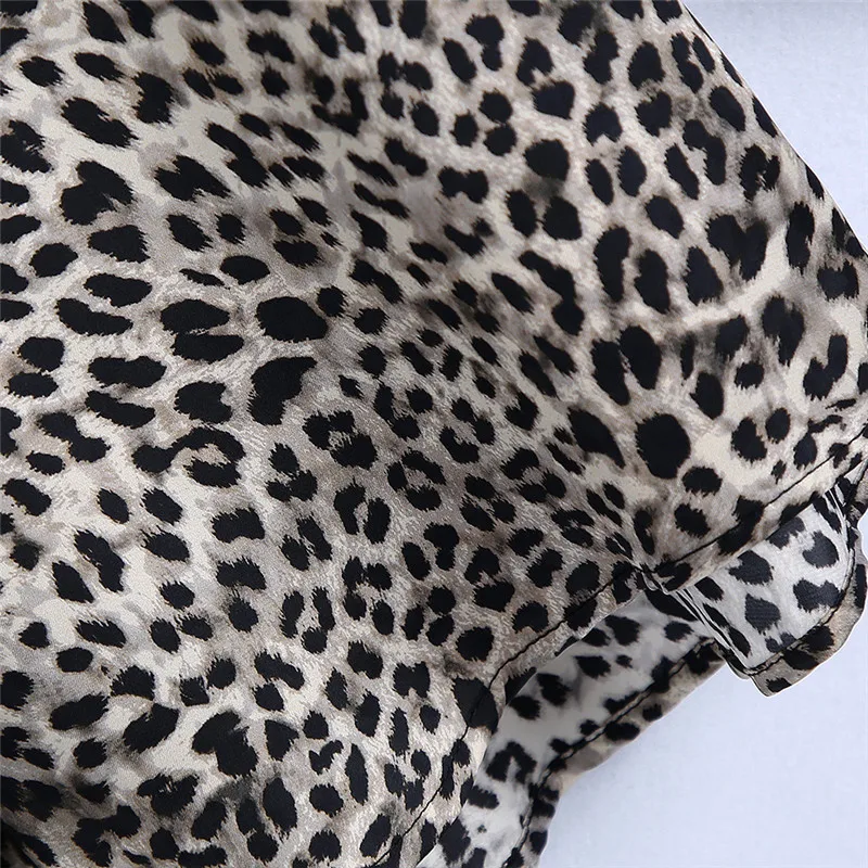 

BLSQR Fashion Leopard Print Loose Blouses Women Vintage Long Sleeve Button-up Female Shirts Blusas Chic Tops