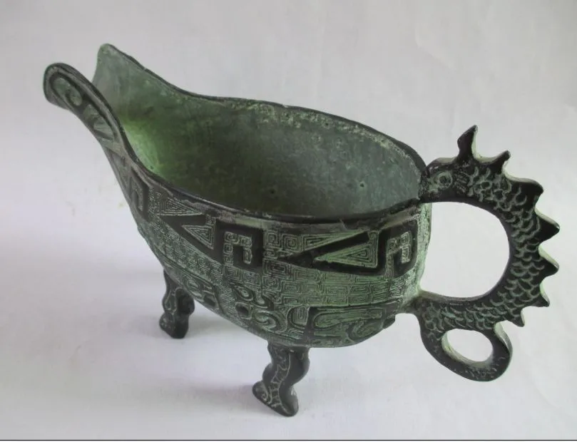

Elaborado antiguo chino antiguo bronce inscripcin dragn vino escultura