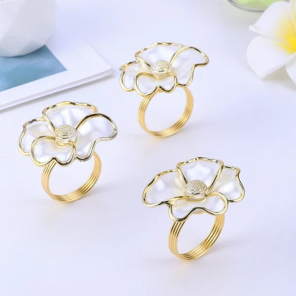 

12Pcs/Lot Napkin Ring White Flower Napkin Ring Hotel Exquisite Napkin Button Wedding Table Decoration Napkin Ring