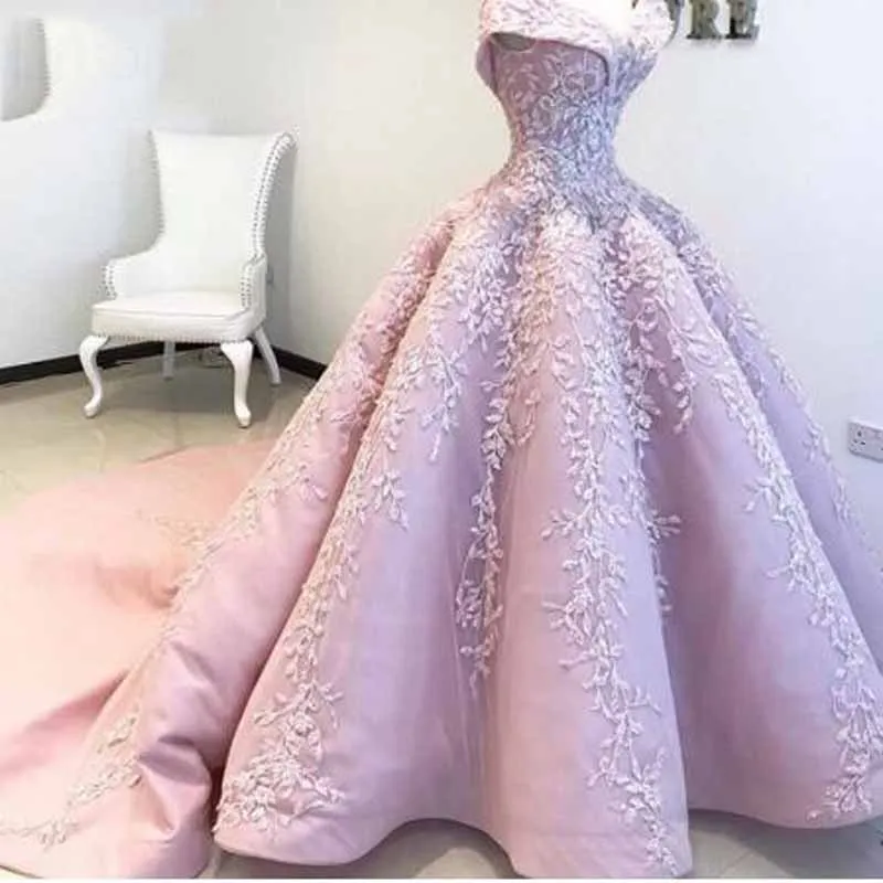 Princess Appliques Pleat Ruched Ruffles Spaghetti Strap Ball Gown Prom Dresses Simple V-neck Sleeveless Evening Gown For Women