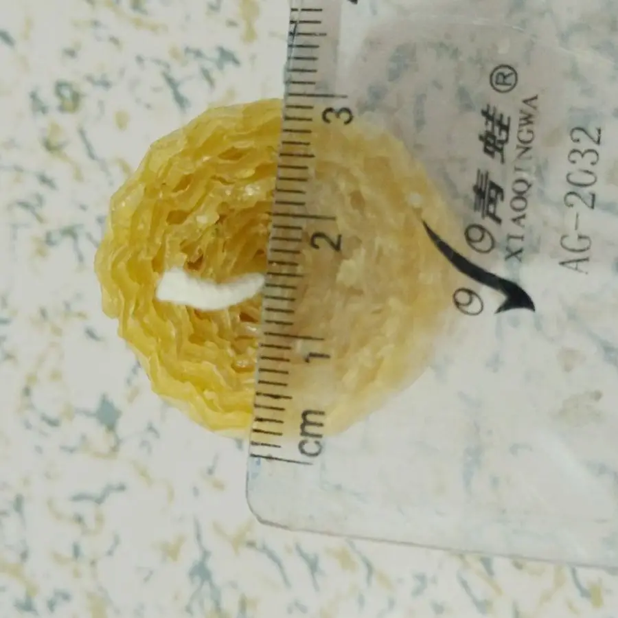 Свеча ручной работы из пчелиного воска детская для дня рождения искусство Желтая