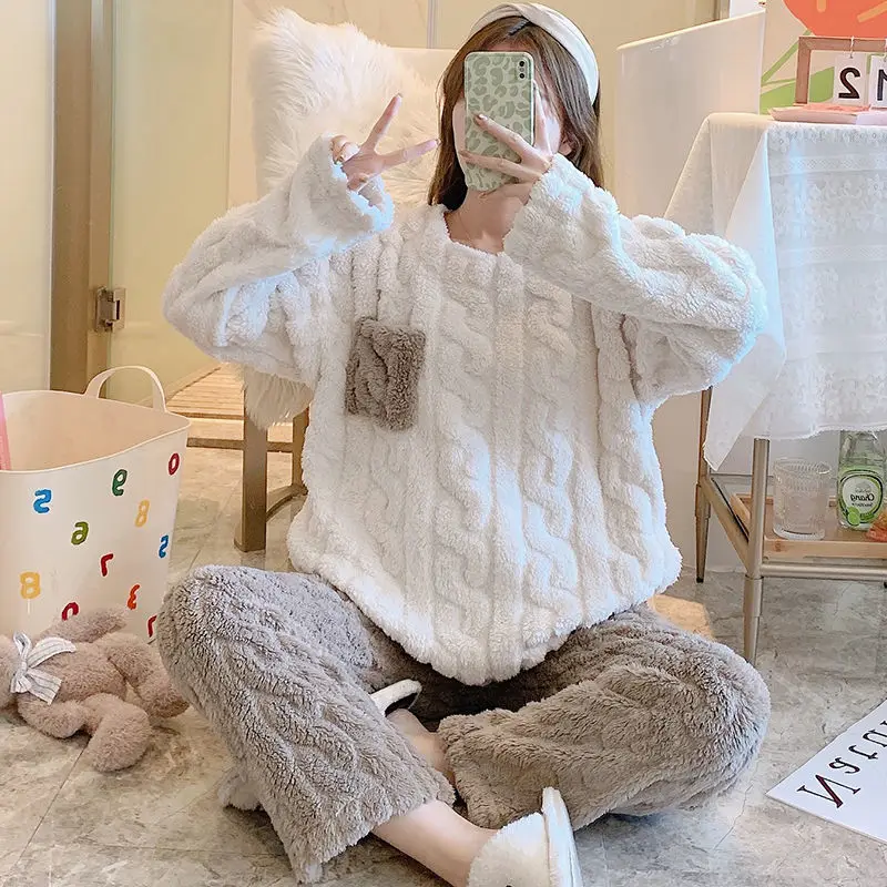 New Coral Velvet Long Sleeved Pajamas Women's Winter Thickened Plush Simple Flannel Home Clothes Foreign Style Suit Sleepwear