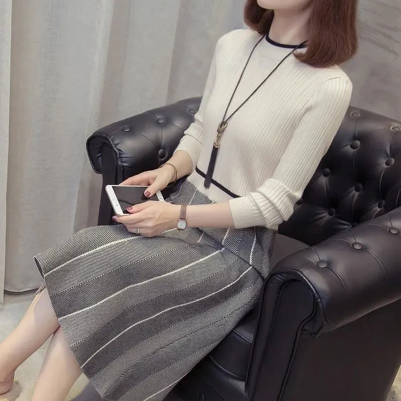 

Patchwork Striped Pleated Knitted Dress Women Fall Fashion Slim Long Sleeve Mid-Length Sweater Dress Casual A-Line Dress Stretch