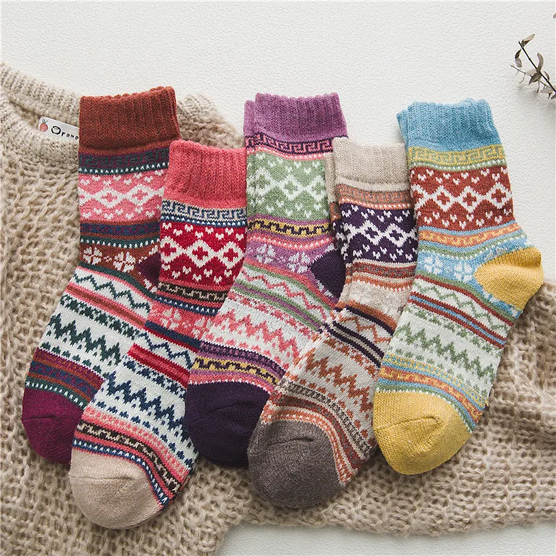 

5Pairs/lot New Witner Thick Warm Wool Women Socks Vintage Christmas Socks Colorful Socks Gift Free size YM7020