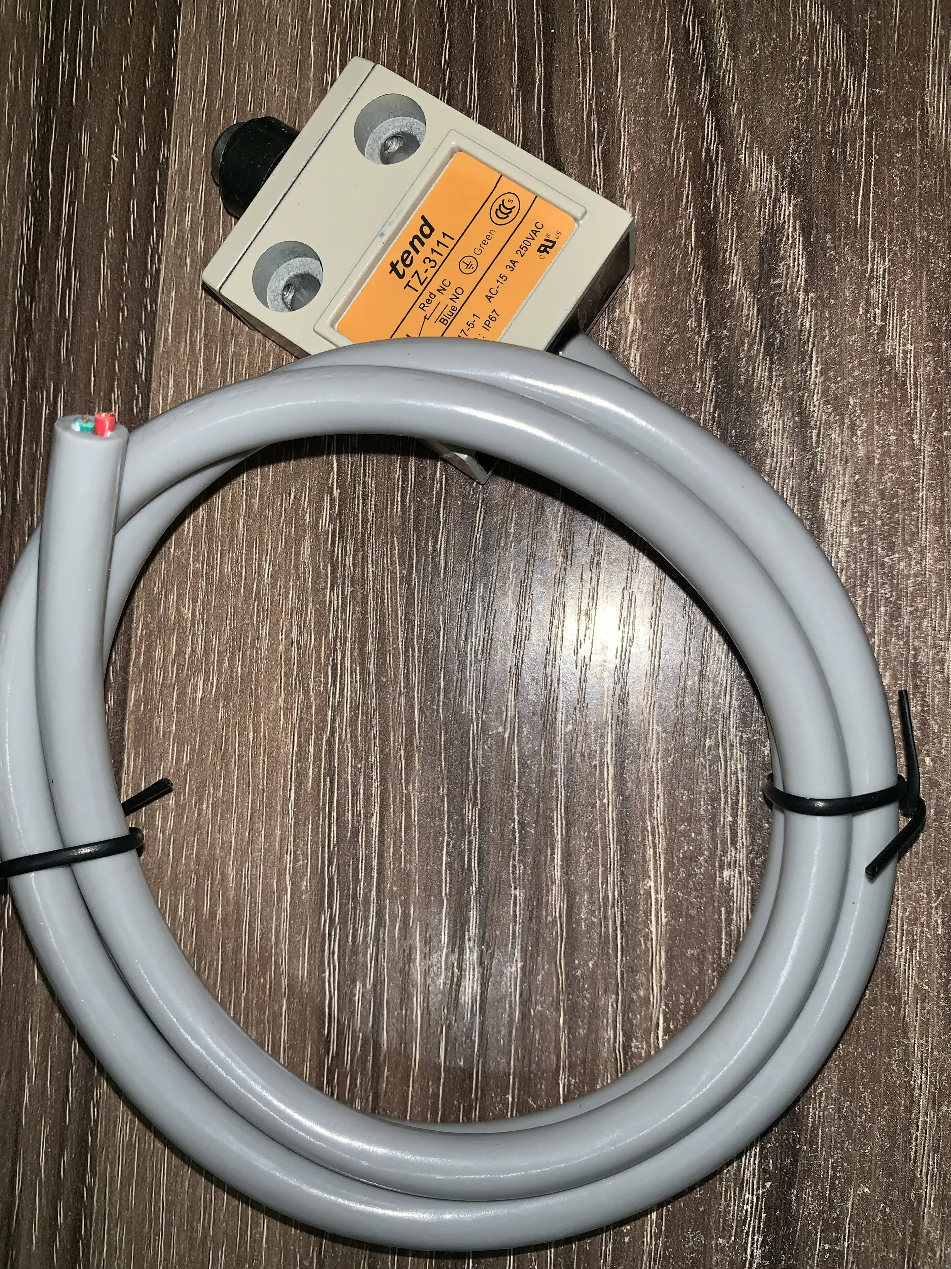 Герметичный водонепроницаемый переключатель для путешествий ограниченный с