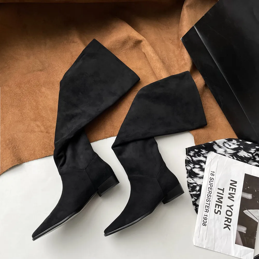 Женские замшевые сапоги без застежки повседневные до колена на толстом каблуке в