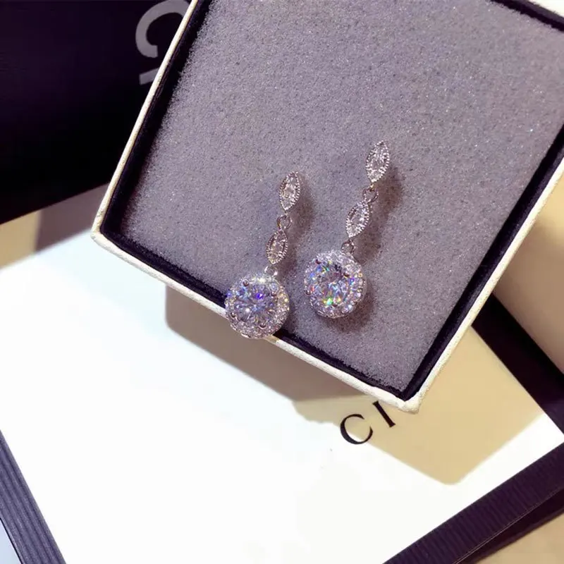 

European and American Inlaid Zircon Earrings Female Fashion Temperament Simple and Versatile Earrings New Cold Style Earrings