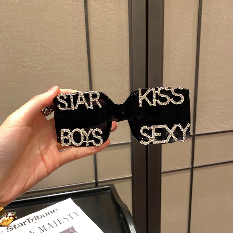 

Очки солнцезащитные женские квадратные большого размера с кристаллами