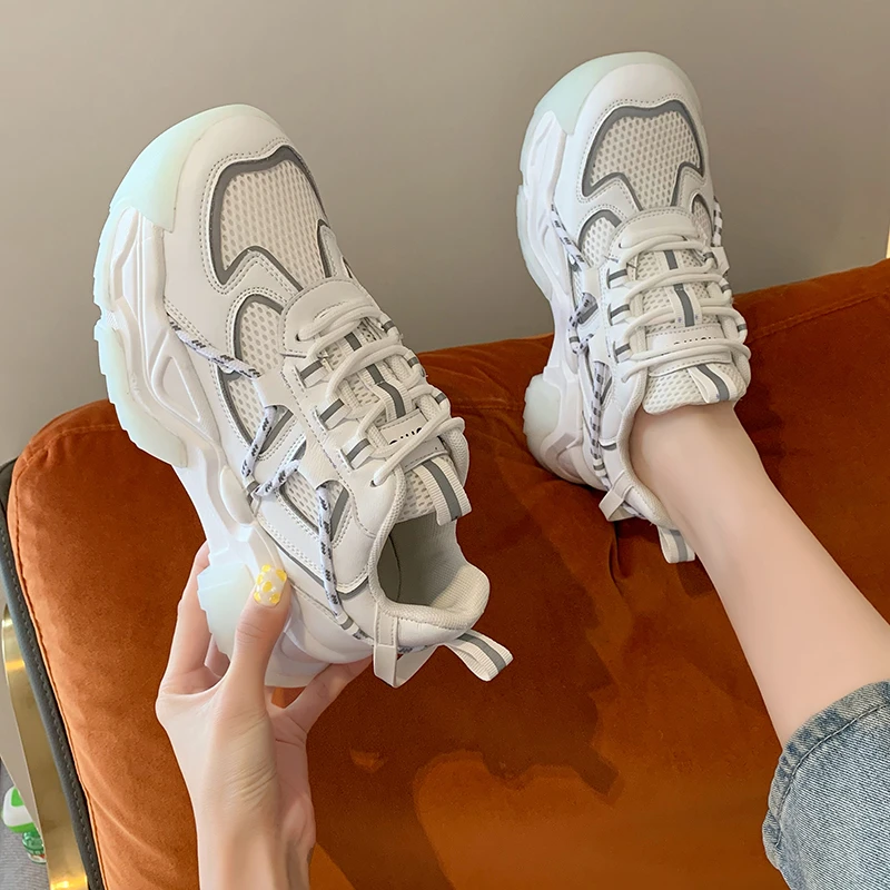 Кроссовки женские на платформе массивные шнуровке повседневная обувь белые для