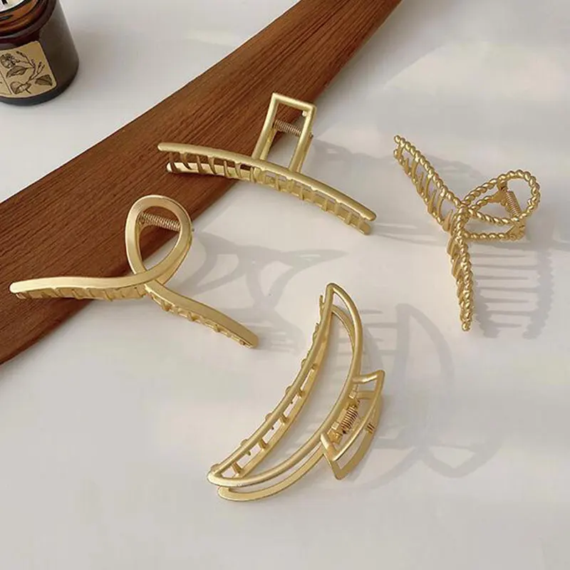 

Hollow Out Hair Claw Geometric Large Size Shark Clip 1PC Alloy Bath Makeup Wash Face Hair Clip Women Elegant Ponytail Clip