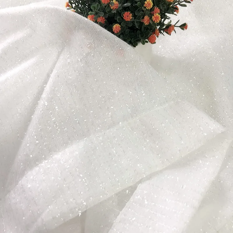 Белые прозрачные шторы серебристые блестящие тюлевые в полоску для гостиной