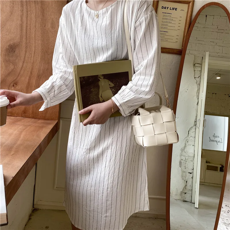 

Woven Female Mini Bucket Bag Retro Ladies Handbag Niche Design Women Messenger Bag Trend Shoulder Bag Soft PU Leather Purses