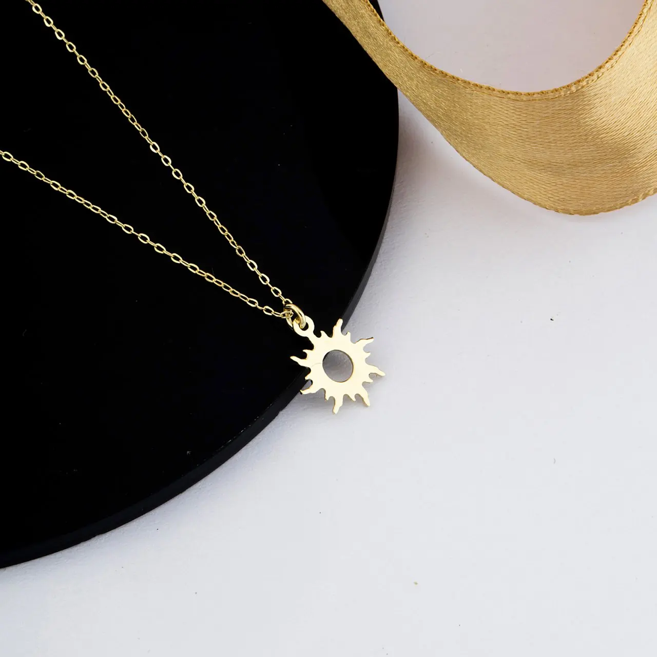 

SUN NECKLACE
