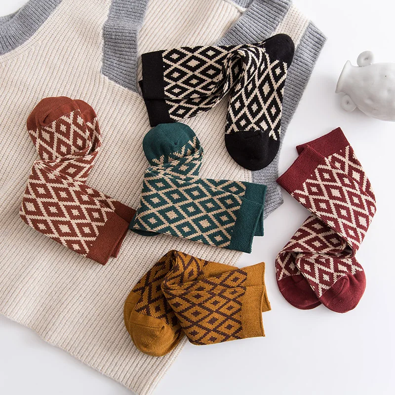 New Vinatge Rhombus Lattice Ladies Socks High Quality Cozy Breathable Cotton Casual Socks Autumn Winter Warm Chausette Femme