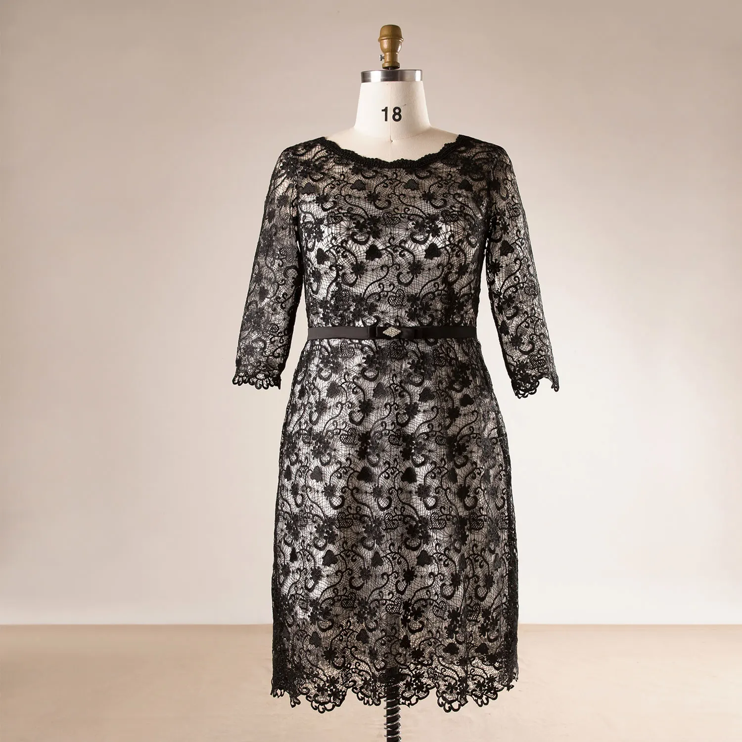 A-Line совок шеи Keen Длина Кружева платье выпускного вечера с кристаллами цветочные