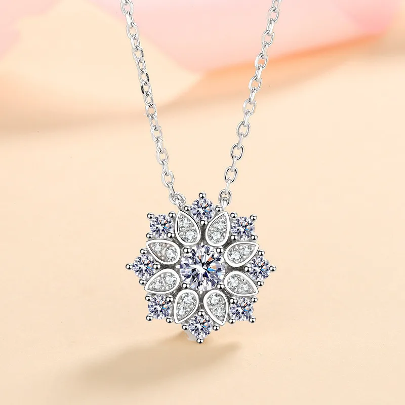 

Platinum Silver 0.5 Carat Diamond Test Passed Excellent Cut D Color Moissanite Daisy Flower Pendant Necklace Female Jewelry