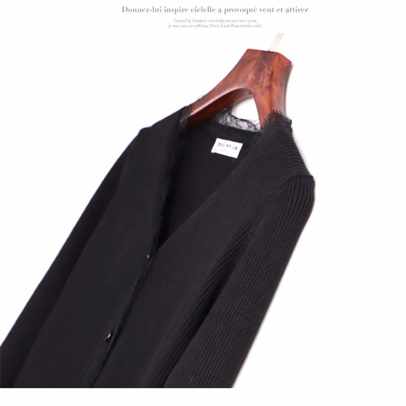 Кардиган женский вязаный черный с кружевной отделкой V-образным вырезом |