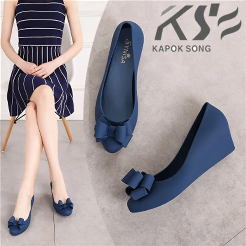 

2020 women flats rubber jelly shoes women candy summer luxury designer famous brand model flat slip on shoes female beach shoes