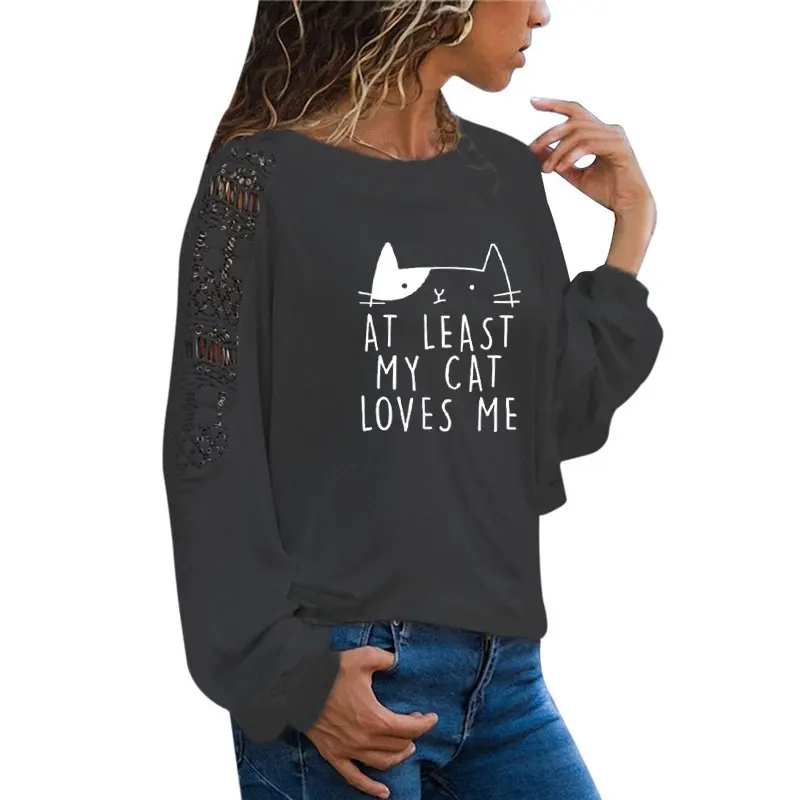 По крайней мере женская футболка с длинным рукавом принтом Моя кошка любит меня