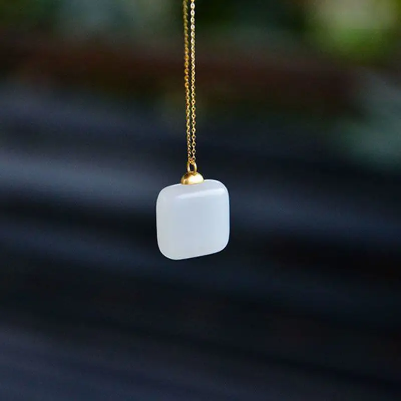 

Designer Original New Natural Hetian Jade Square Necklace Pendant Fashion Fashion Simple Ladies Silver Jewelry