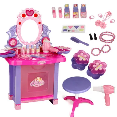 Девочка играть дома туалетный столик детские игрушки Моделирование кухня