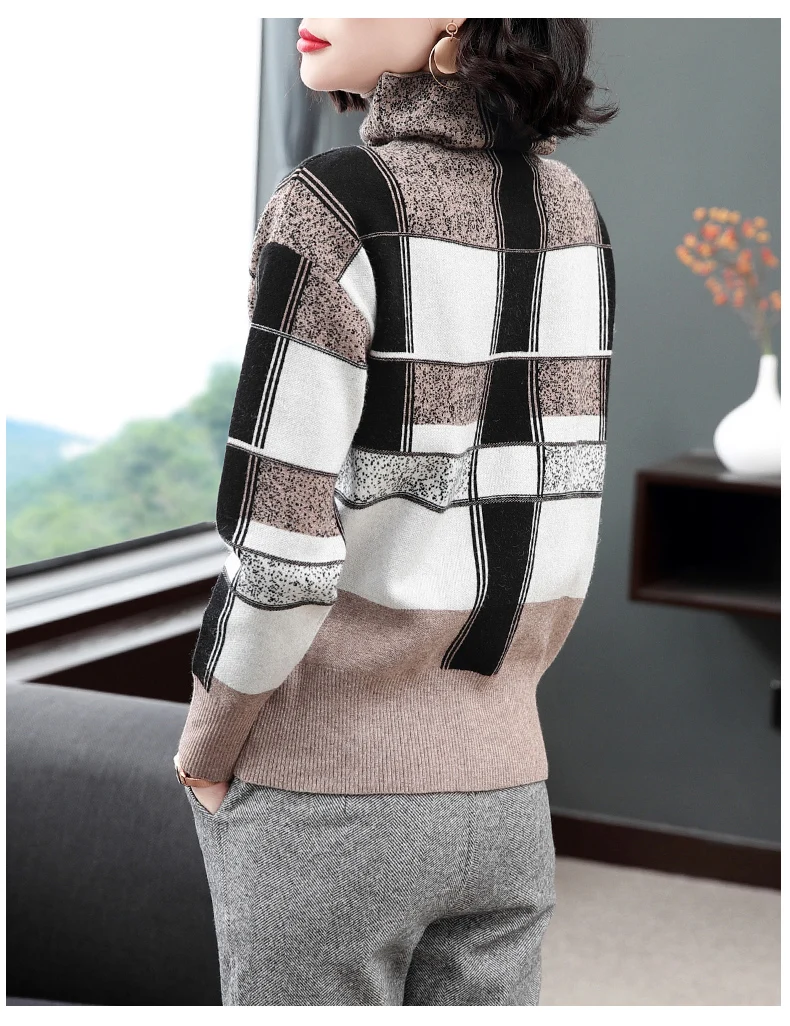 Свитер женский трикотажный с воротником-хомутом Осень-зима 2020 | Женская одежда