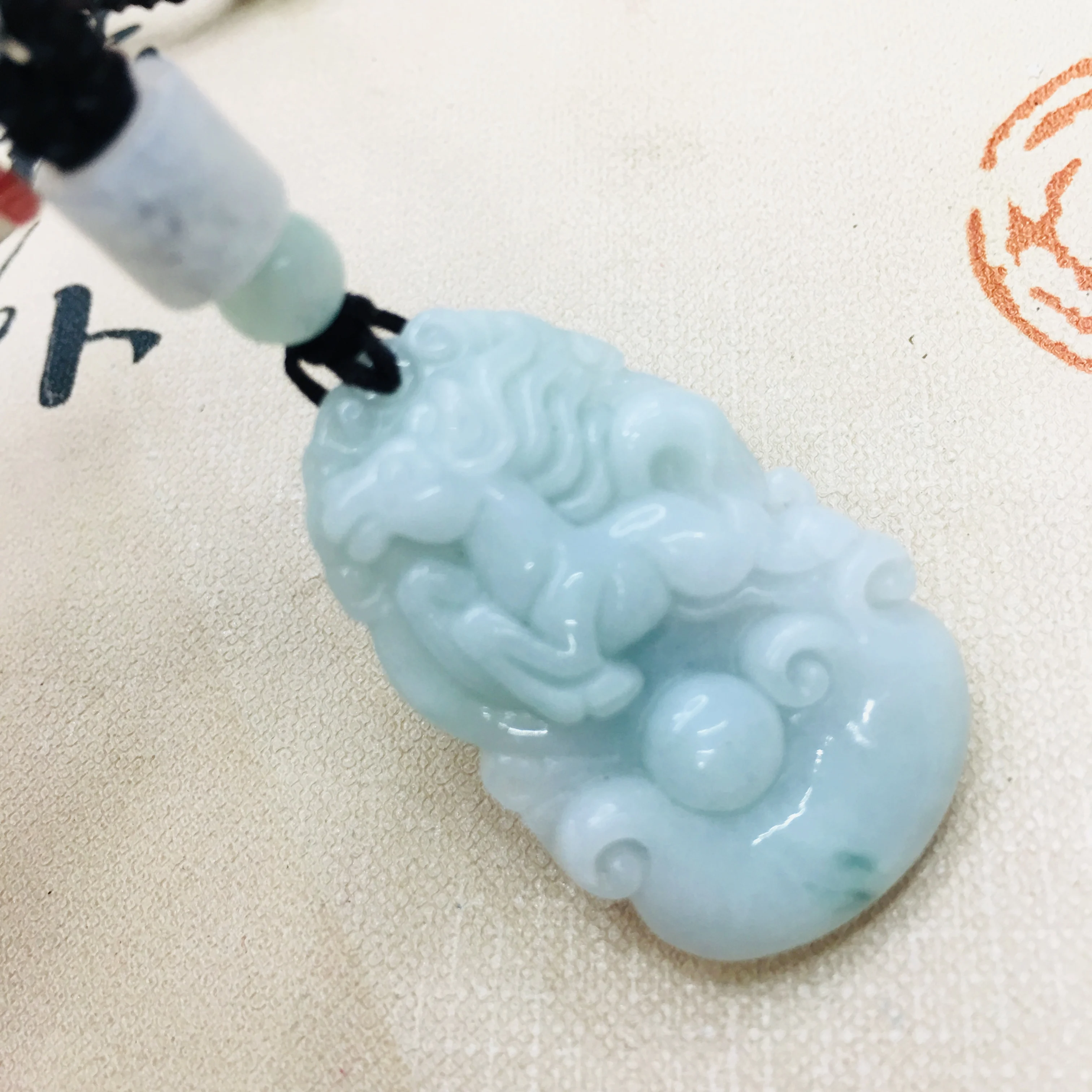

Pure natural Emerald jade Hand-carved two-color zodiac horse pendant with simple necklace Men and women sweater chain