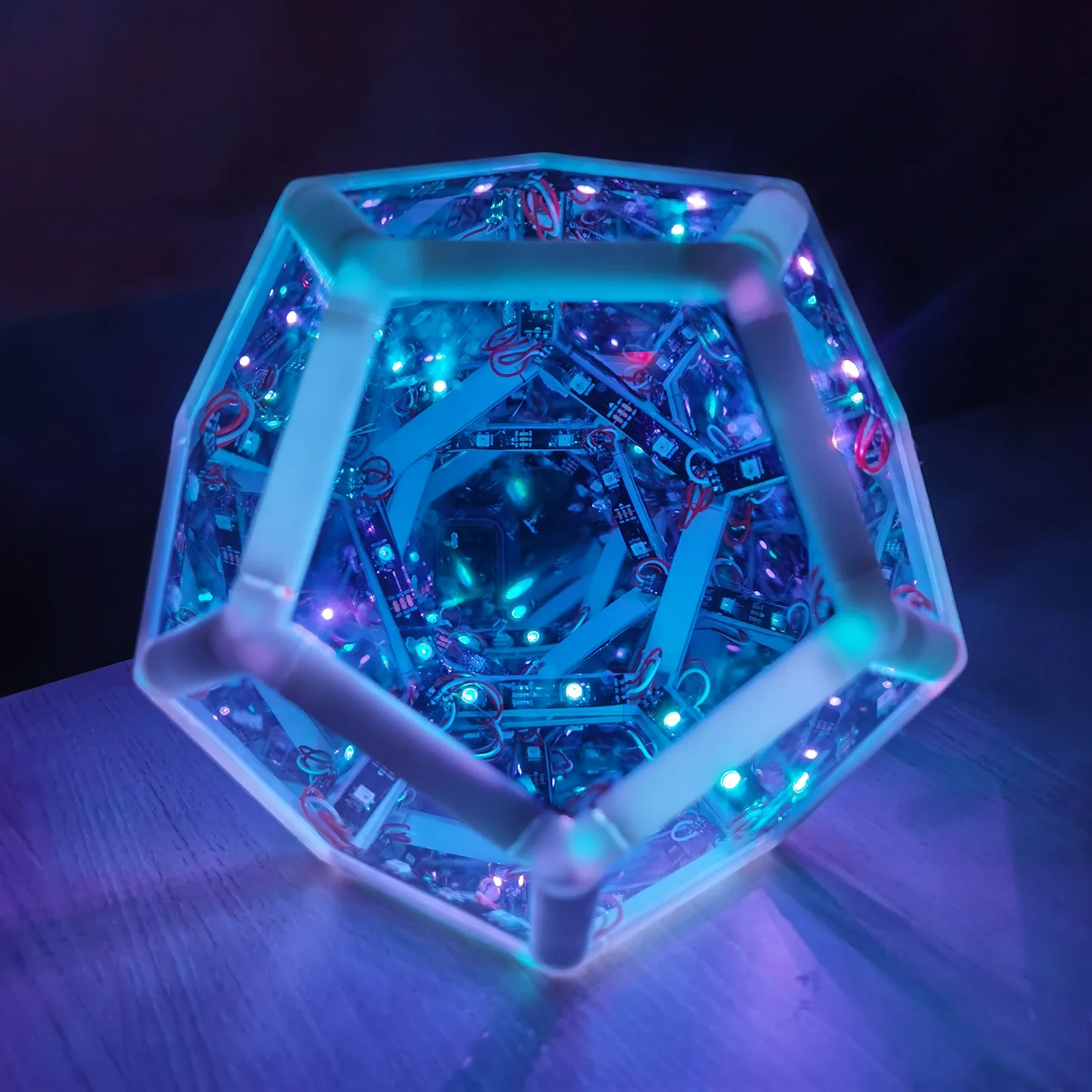 

Infinite Dodecahedron Creative 3D Night Light Color Art Light Cool Space LED Night Light for Bedroom Living Room Party Bar Decor