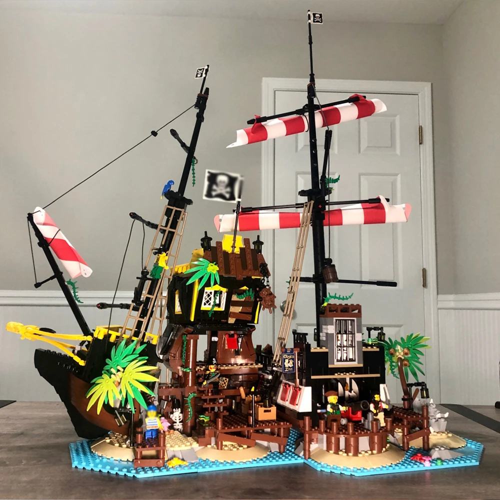 

Creative Expert Architecture MOC 49016 3520PCS Pirates of Barracuda Bay Model Building Block Bricks Birthdays Christmas Gifts