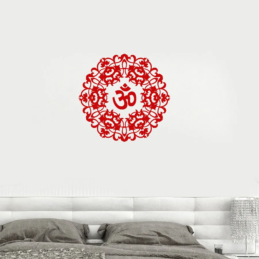 Виниловая наклейка на стену мантра Ом санскрит спальня гостиная талисман