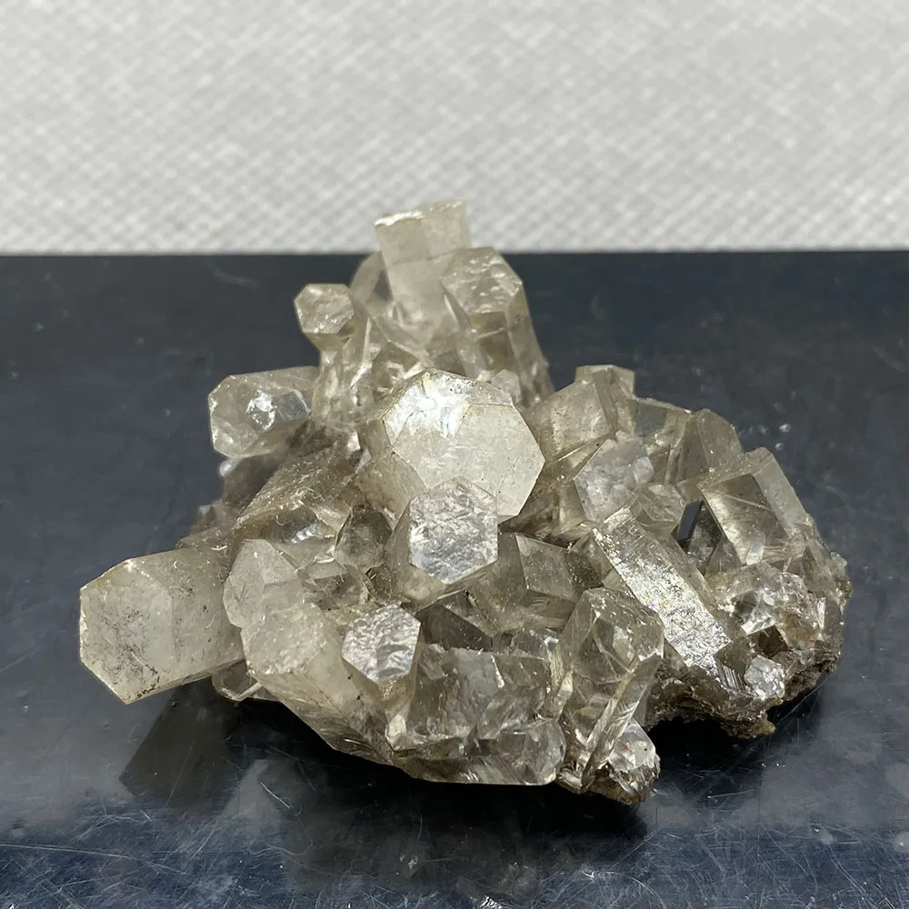 

Natural transparent columnar calcite is rare and extinct in China