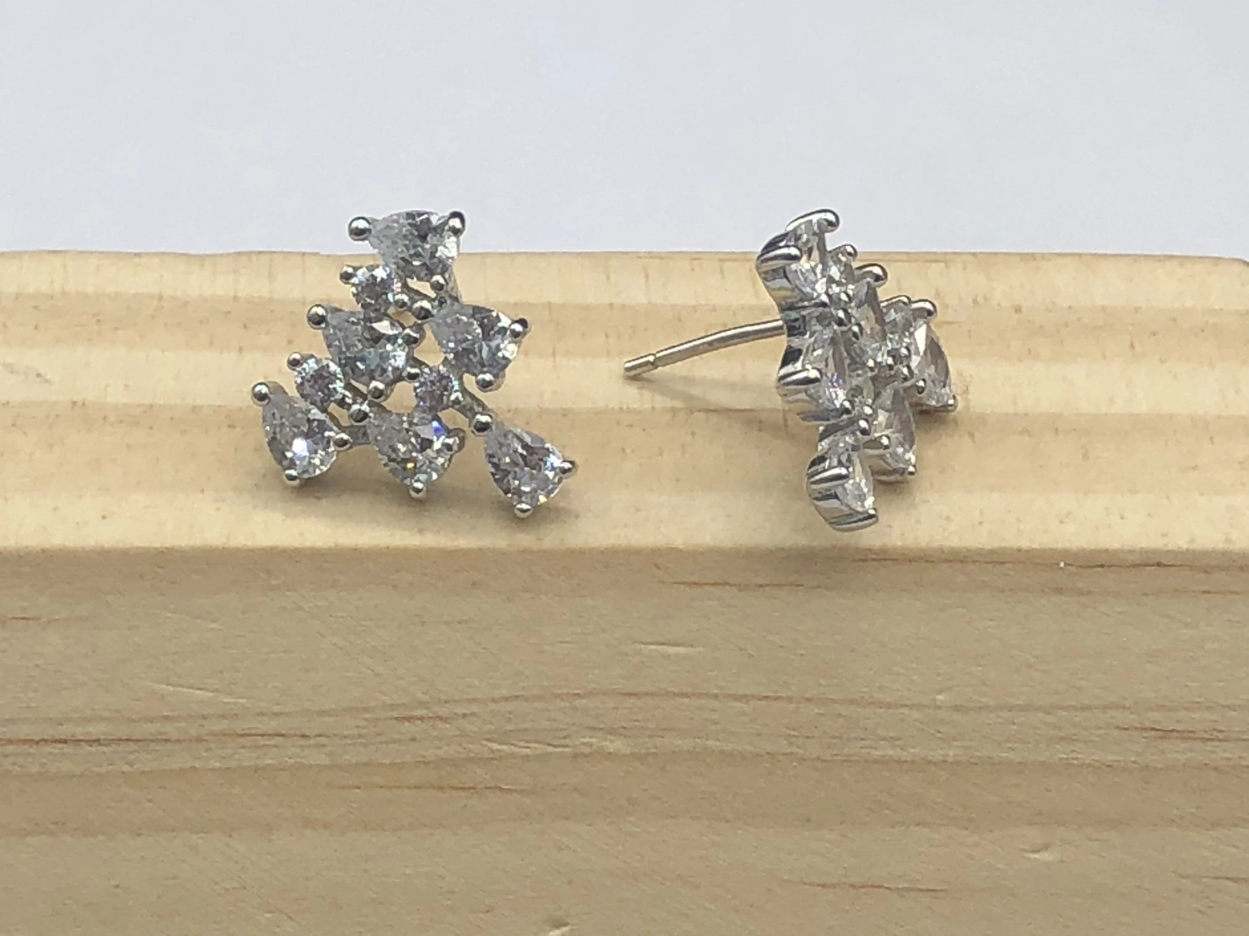 Новинка 2020 серьги-гвоздики для девочек специальная форма 100% Серебро модный