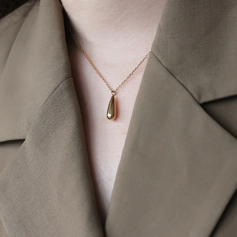 

Amaiyllis 18K Gold Simple Waterdrop Tearing Clavicle Necklace Pendants Gold Necklace For Women 18k Summer Jewellry