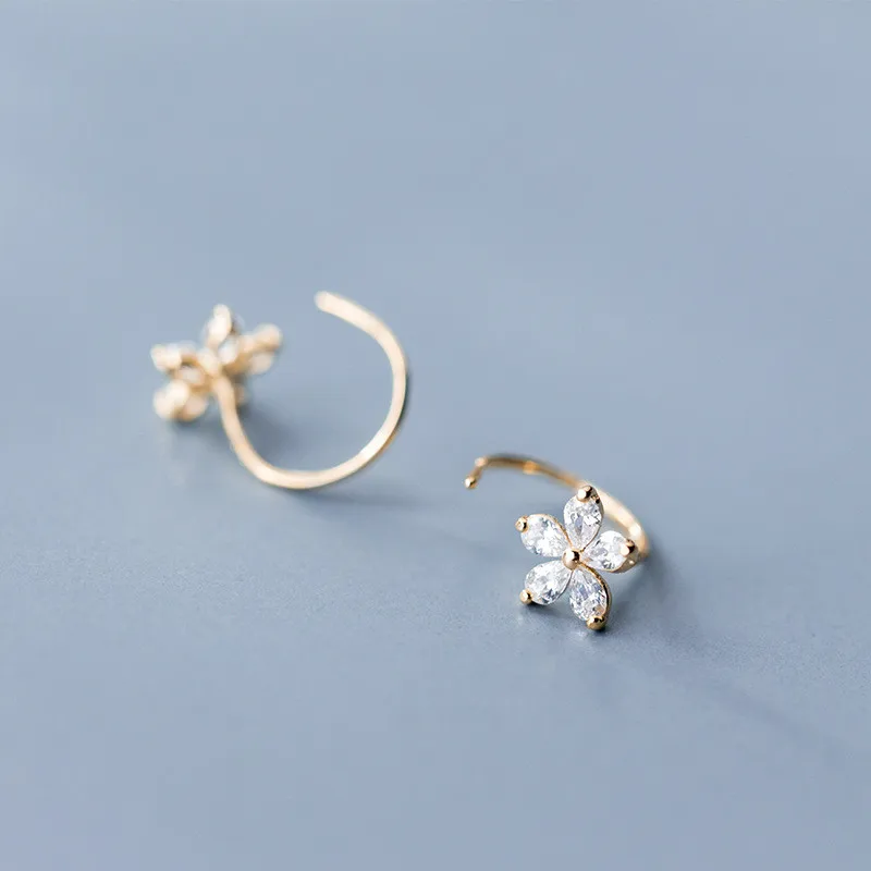 

Серьги-гвоздики женские из серебра 925 пробы с фианитом