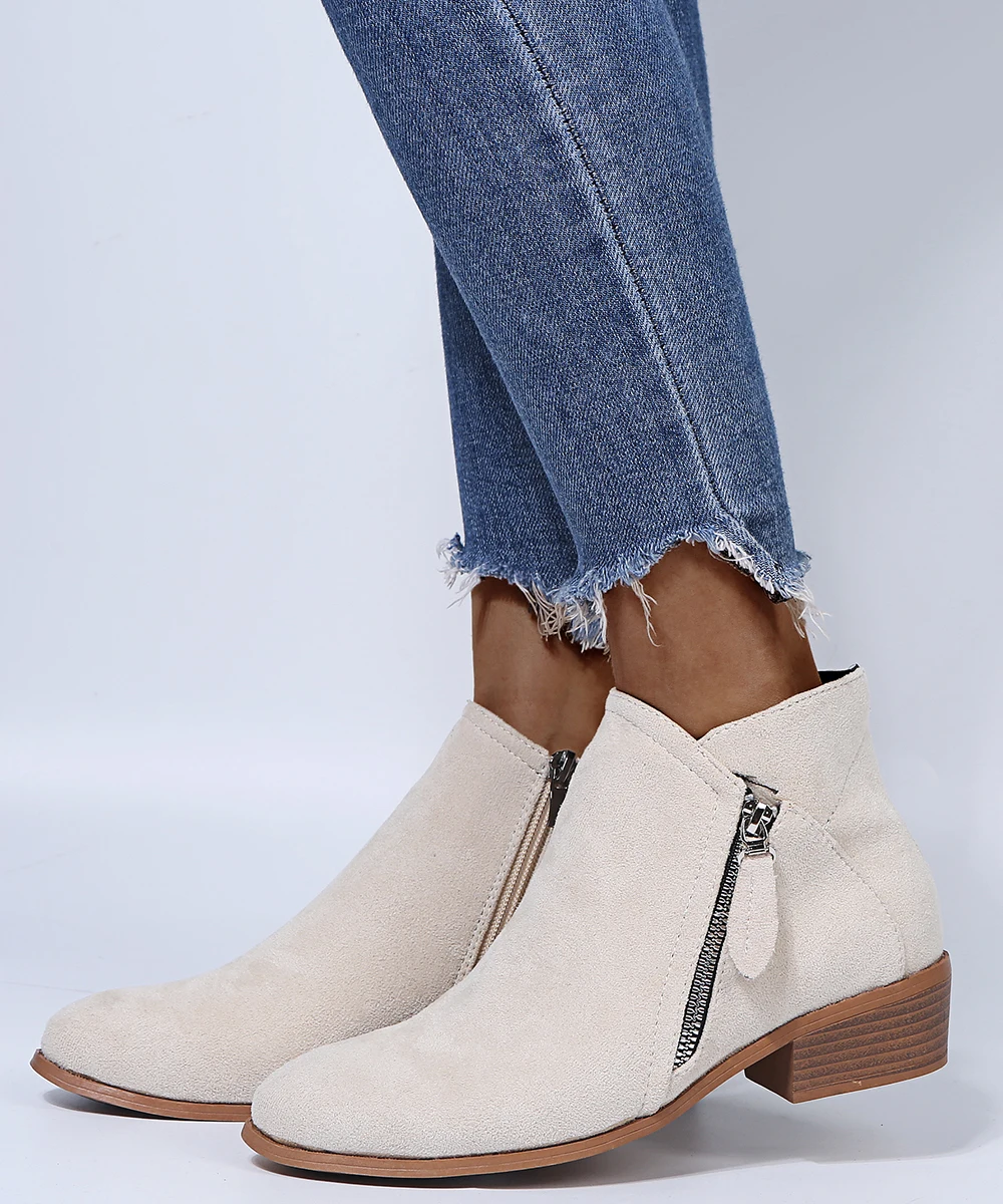 

Женские ботинки, осенние кожаные ботильоны на массивном каблуке, модные короткие ботинки с острым носком, повседневные зимние ботинки на мо...