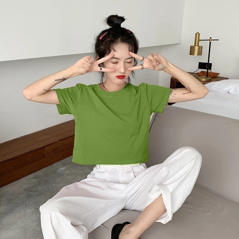 Однотонная женская летняя футболка с открытым животом и рукавом до локтя