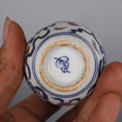 

Antique porcelain blue and white underglaze red lion pattern snuff bottle home decoration