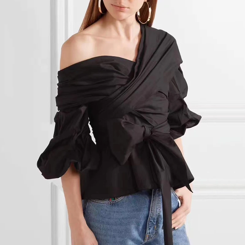 Женская Асимметричная блузка TWOTWINSTYLE белая в полоску с длинными рукавами