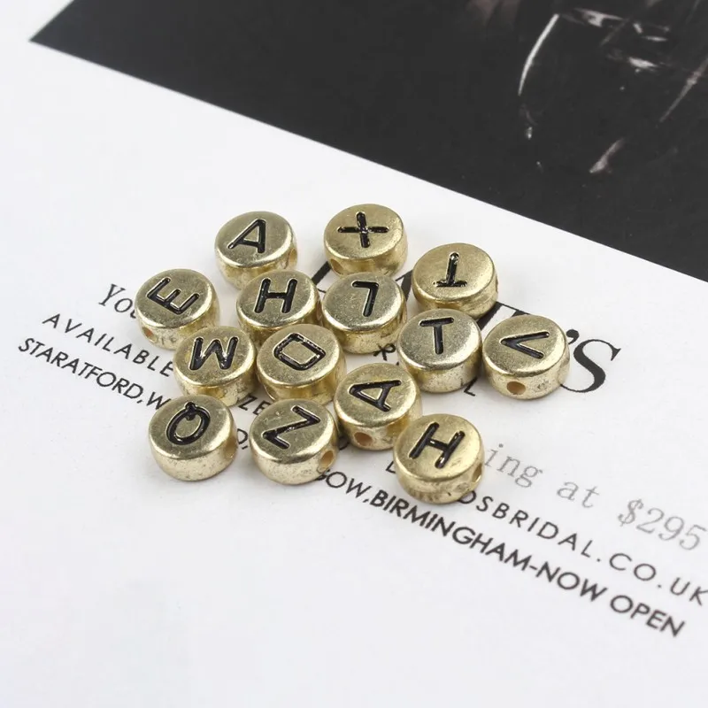 Акриловые бусины с английской надписью 4*7 мм круглые золотистые буквами алфавита